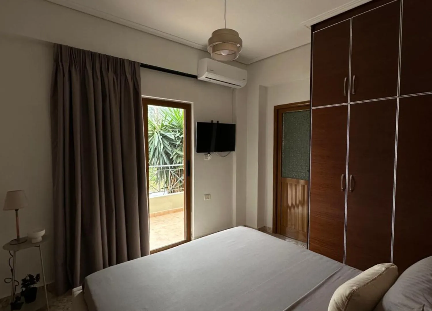 ゲストハウス Saranda Seaside & Port Rooms-3 Min From Port!